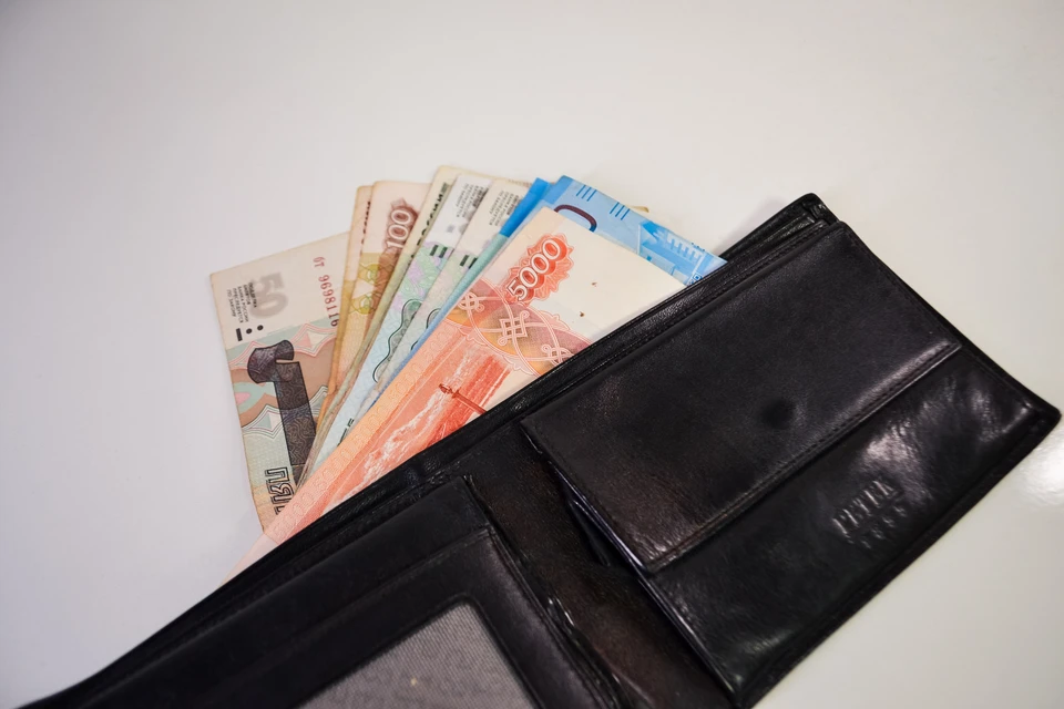 Жительницу Приморья осудят за работу курьером у мошенников