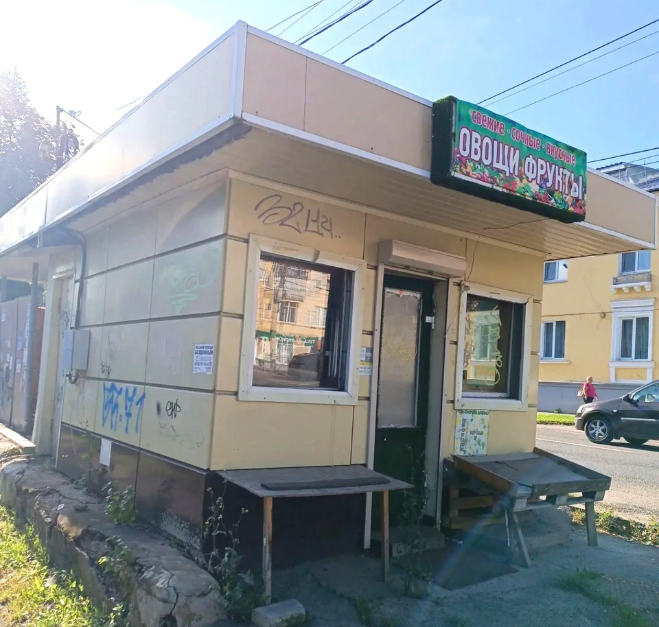 Закрытый павильон напротив дома № 17 по ул. Руднева. Фото: Максим ПЕТРОВ.