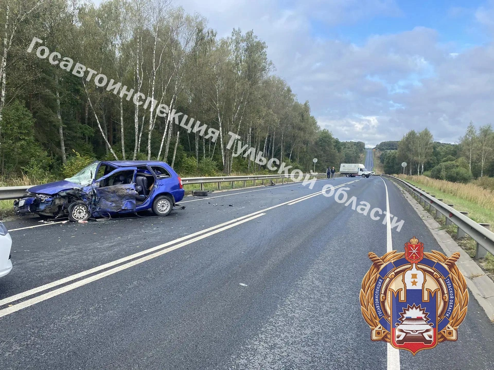 Массовое ДТП с участием трех автомобилей произошло на трассе в Алексине.