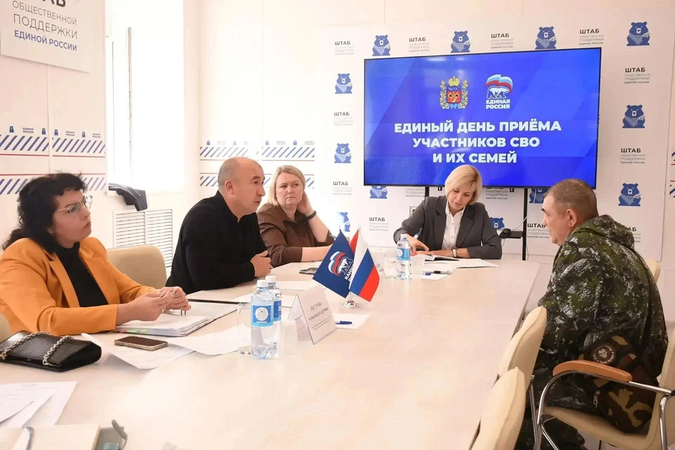 Главная особенность Единого дня приемов — представители разных ведомств собираются в одном месте. Фото: «Единая Россия»