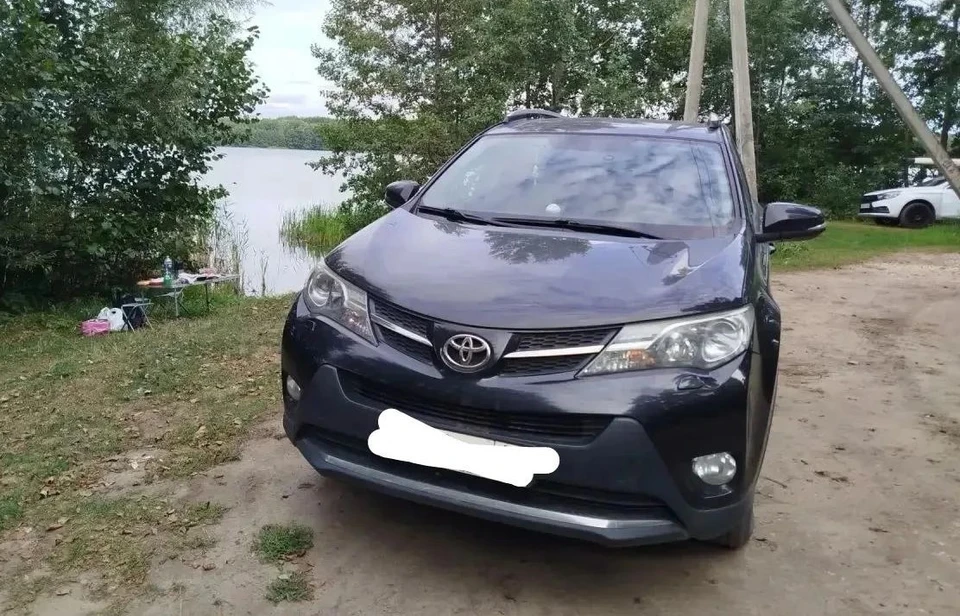 Автомобилистам напомнили, почему нельзя парковаться в границах водоохранных зон. Фото министерства природных ресурсов и экологии Липецкой области.
