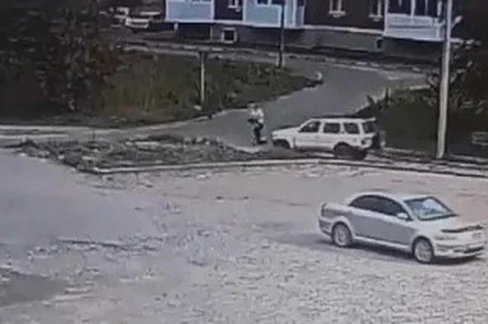 В Шелехове 15-летний подросток на электросамокате попал в ДТП с 5-летним братом.