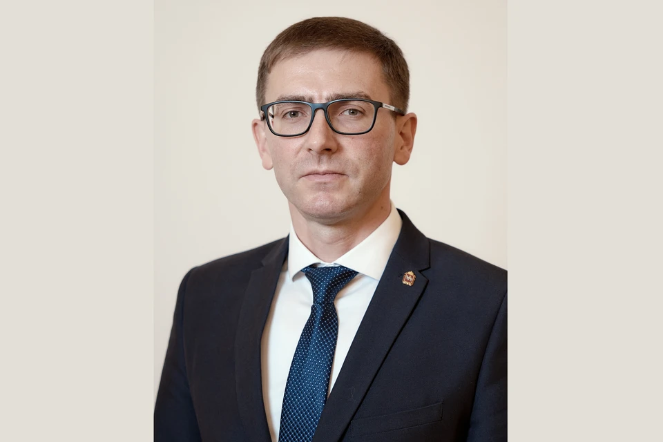 Роман Воллерт считает самым удобным вариантом дистанционное голосование, но все равно пришел на избирательный участок. Фото: правительство Челябинской области