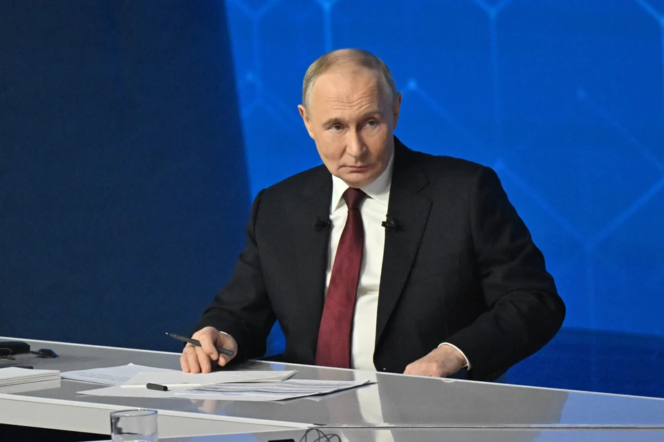 Путин назвал развитую авиасеть важным условием связанности регионов России