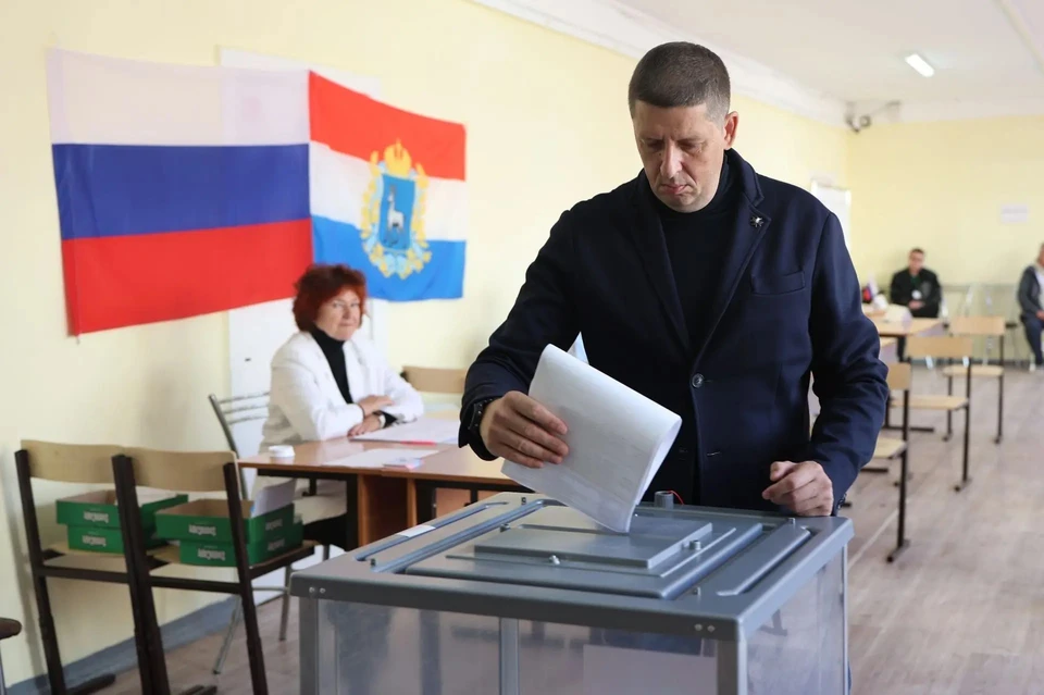 В первый день выборов проголосовал ветеран СВО Александр Семенов.