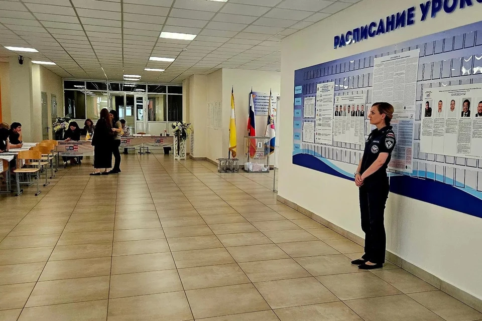 На избирательных участках дежурят сотрудники МЧС. Фото: соцсети ГУ МЧС РФ по СК