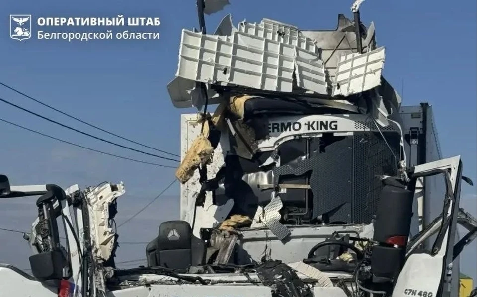 В Валуйках от удара БПЛА разбита кабина грузовика