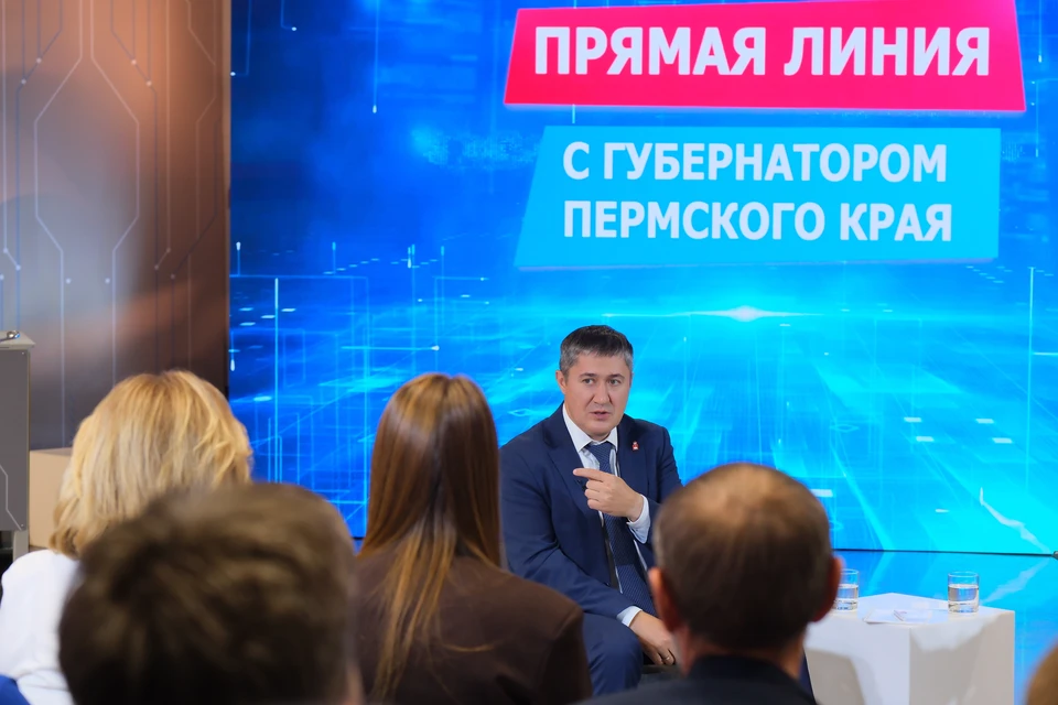 Дмитрий Махоинин сказал, что подавляющее число ударов БПЛА по промышленным зонам подавляется, но есть с чем работать с точки зрения укрепления обороны. Фото: скриншот видео с канала губернатора в МАКС.