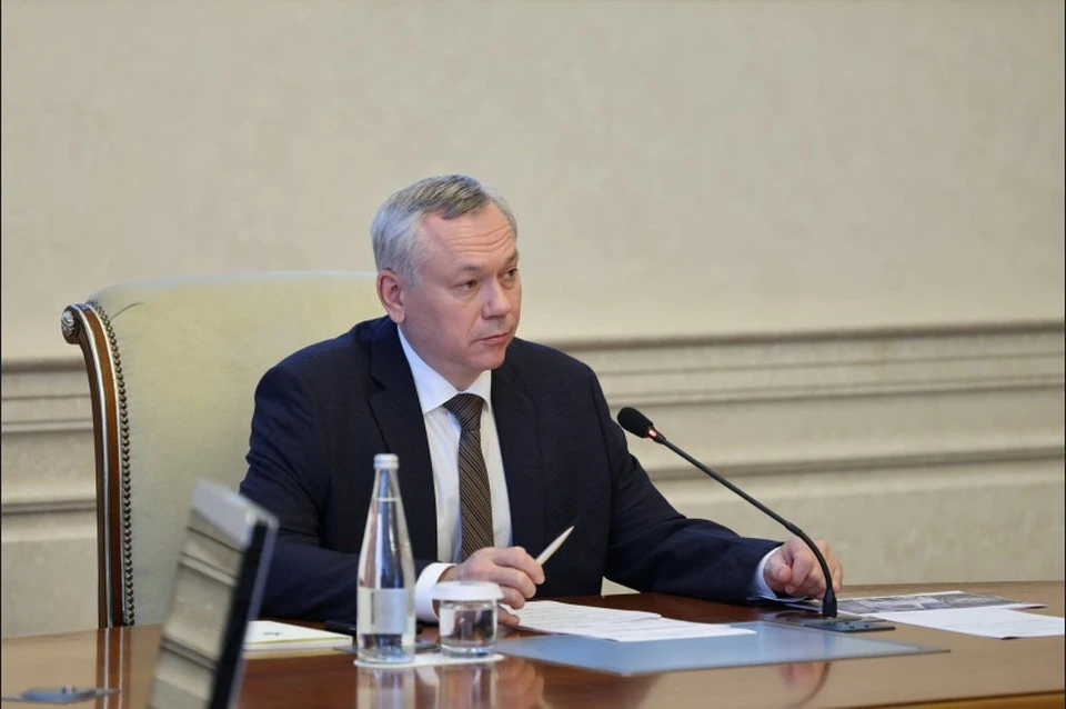Губернатор Андрей Травников поручил традиционно в первую очередь подключить к теплу социальные объекты, затем жилой фонд. Фото: nso.ru