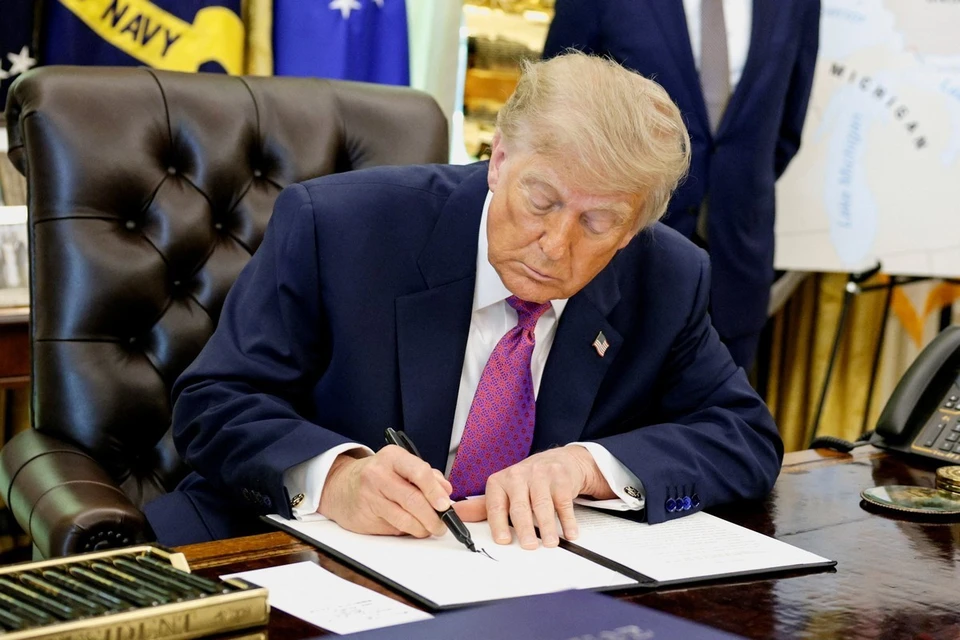 Накануне Дональд Трамп подписал закон об «адских санкциях» против России.