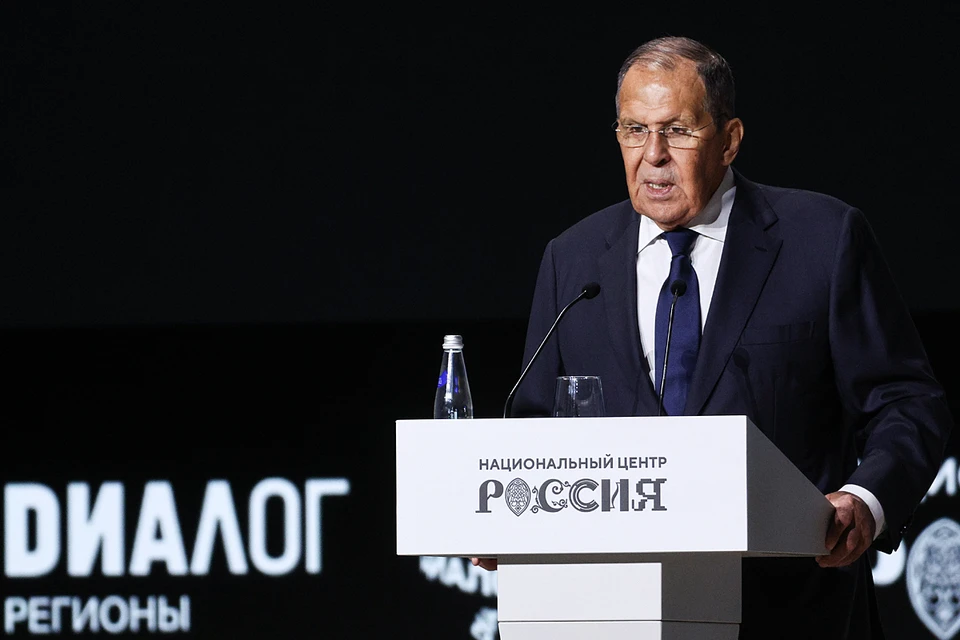 Сергей Лавров во время выступления на церемонии открытия IV Международного форума "Диалог о фейках 4.0" в Национальном центре "Россия". Фото: Сергей Булкин/ТАСС
