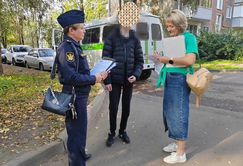 Парень, по словам приставов, был только рад уехать от мамы. ФОТО: УФССП по Ярославской области