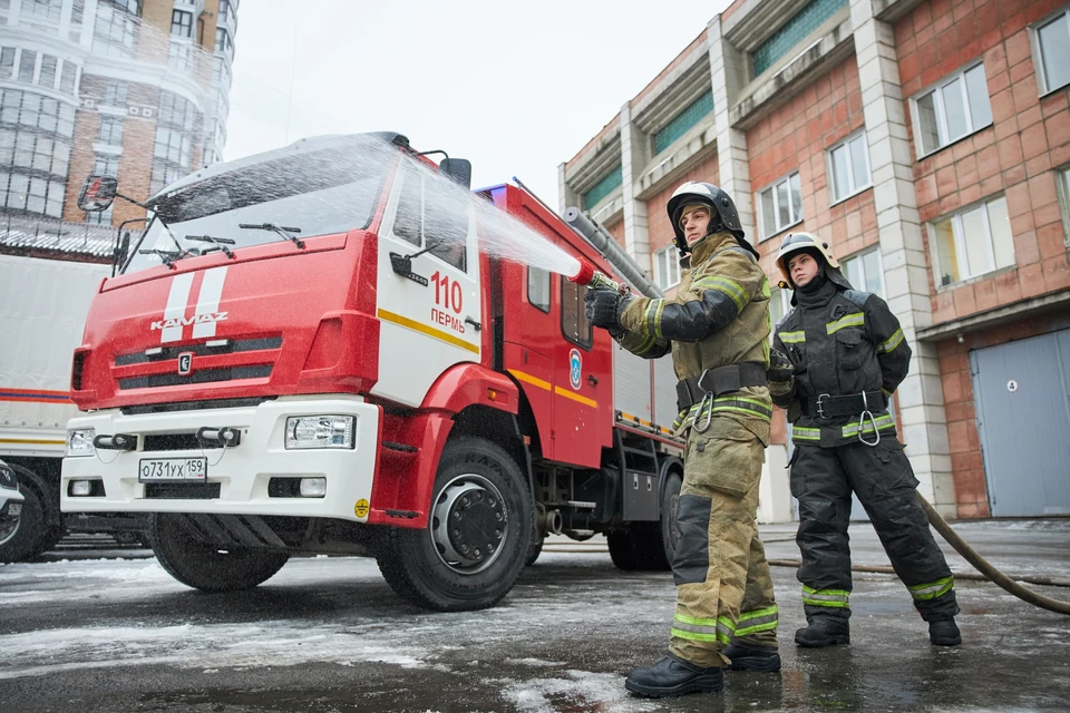 Огнеборцы спасли трех человек при пожаре на востоке Москвы