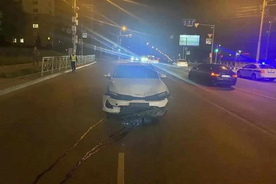 В Новосибирске водитель Kia K5 столкнулся с электровелосипедом. Фото: ГАИ Новосибирска