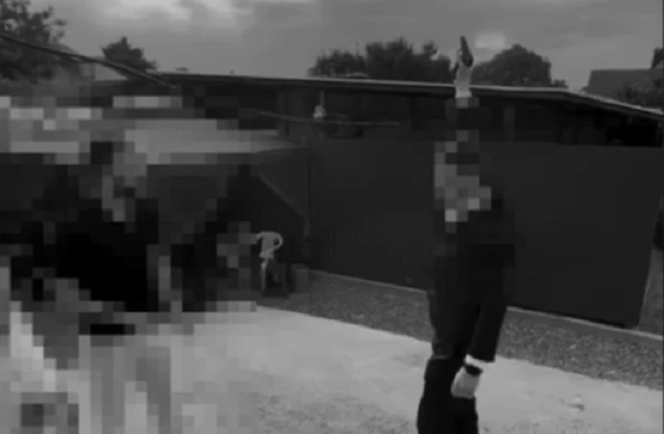 На кадрах один из гостей устроил стрельбу из охолощённого пистолета прямо из автомобиля. Фото: стоп-кадр видео ГАИ СК