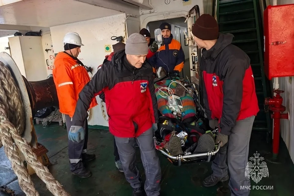 Пострадавших моряков доставили в Камчатскую краевую больницу