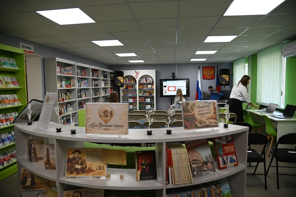 В Шахтерске открыли модельную библиотеку «Сказания о земле Донбасса». Фото: ТГ/Желтяков
