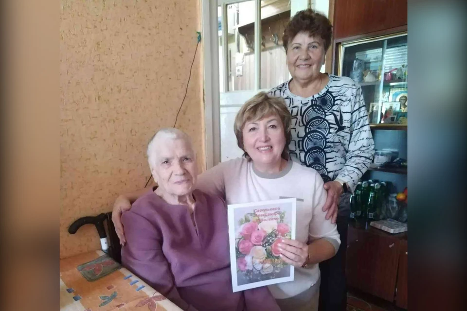 100-летний юбилей отметила ветеран ВОВ из Нижнего Новгорода Александра Савельева.