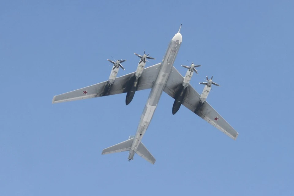 Появились видео момента крушения военного самолета Ту-95 в Приамурье