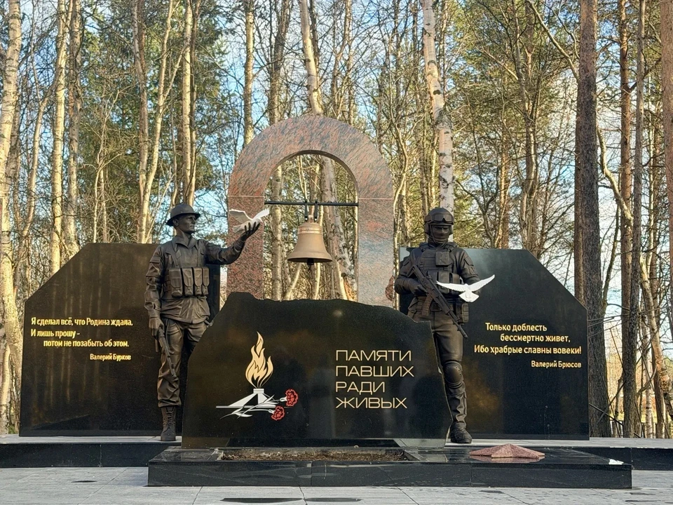 Композиция объединила образы советского солдата Великой Отечественной войны, воина-интернационалиста и участника СВО. Фото: оперштаб Мурманской области