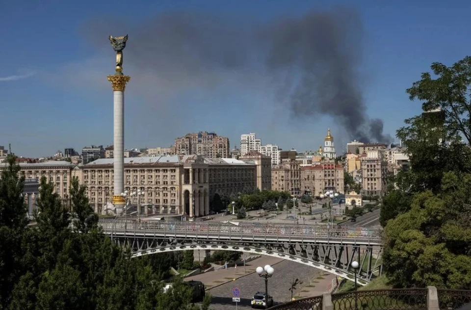 «Страна»: в Киеве из-за перекрытия мостов цены на такси выросли в несколько раз