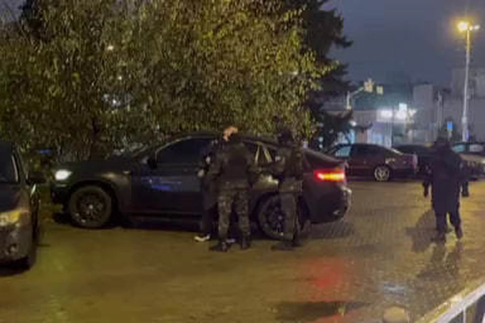 В ходе рейда правоохранители составили 12 протоколов. Фото: Дмитрий Чукреев