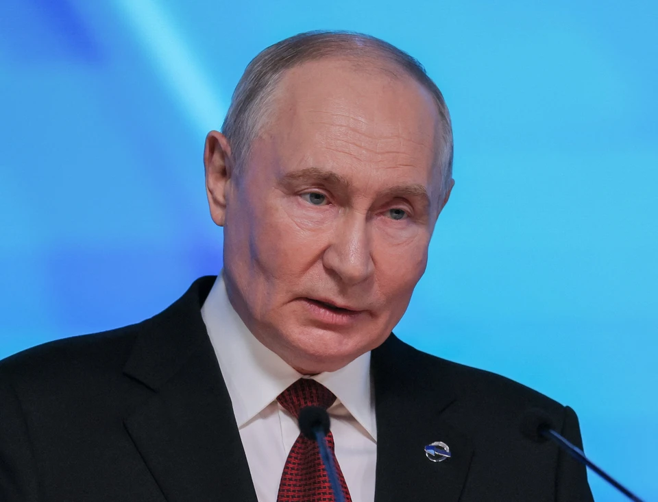 Педагог рассказала Путину, что в 90-е приходилось внушать школьникам веру в РФ