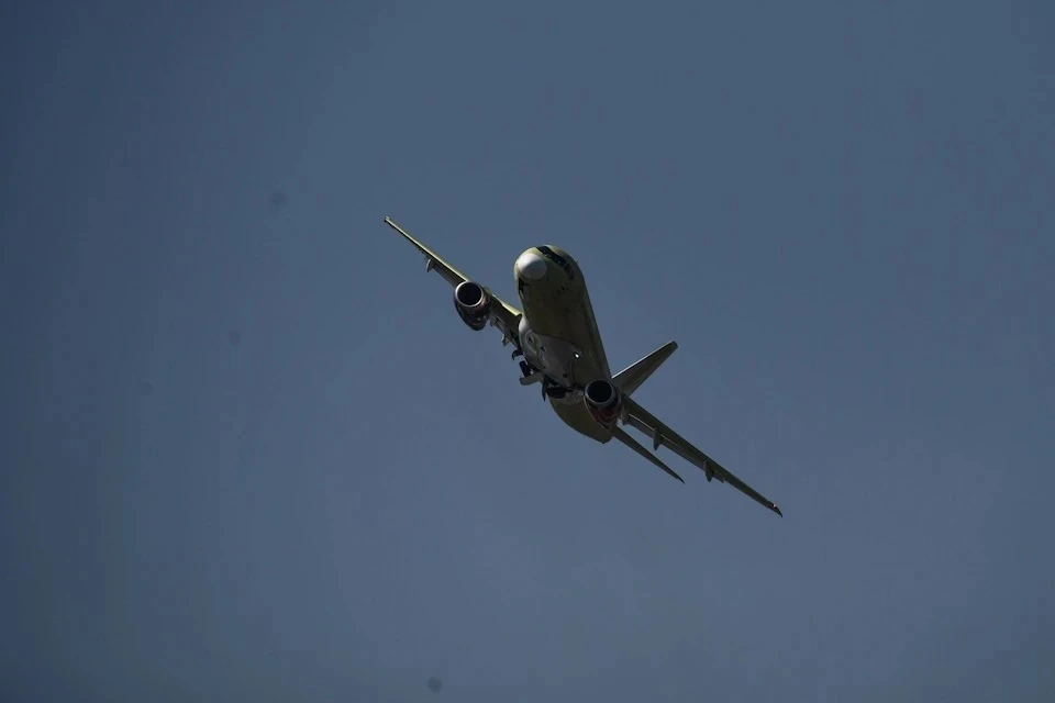 Летевший в Ирландию самолет British Airways сел в Британии из-за разгерметизации