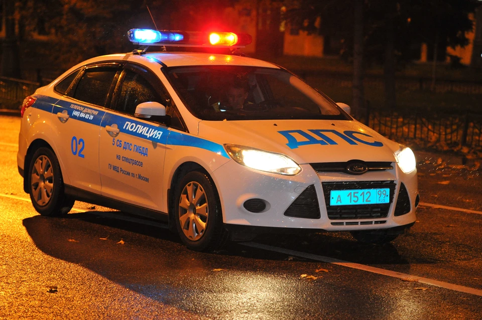 ГАИ устанавливает обстоятельства аварии.