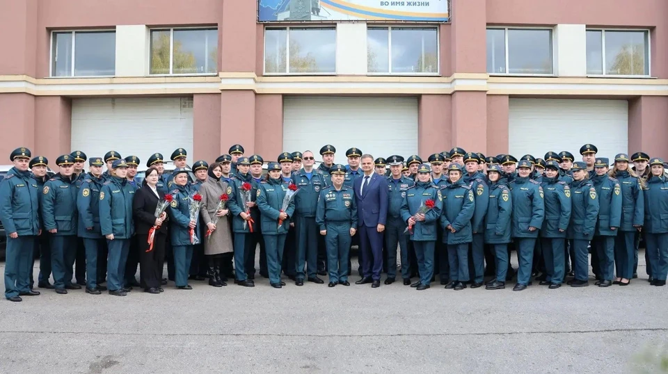 Специалистам вручили награды, присвоили звания и передали ключи от автомобилей Фото: Главное управление МЧС России по Нижегородской области