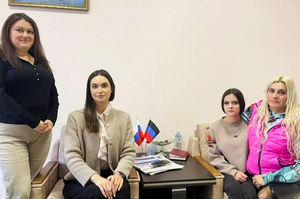 Команда в рамках гуманитарной миссии уже дважды посещала эту семью. Фото: ТГ/Волошин
