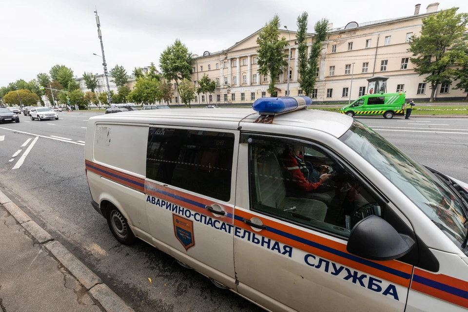Спасатели выехали на место происшествия.