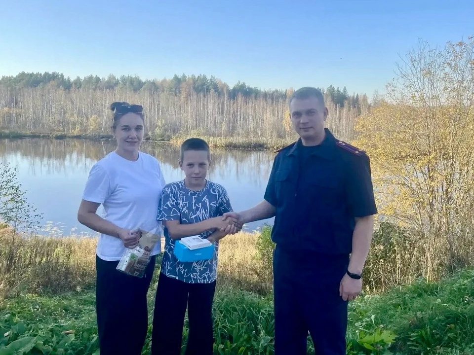 В Кировской области поблагодарили школьника, спасшего рыбака из ледяной воды.