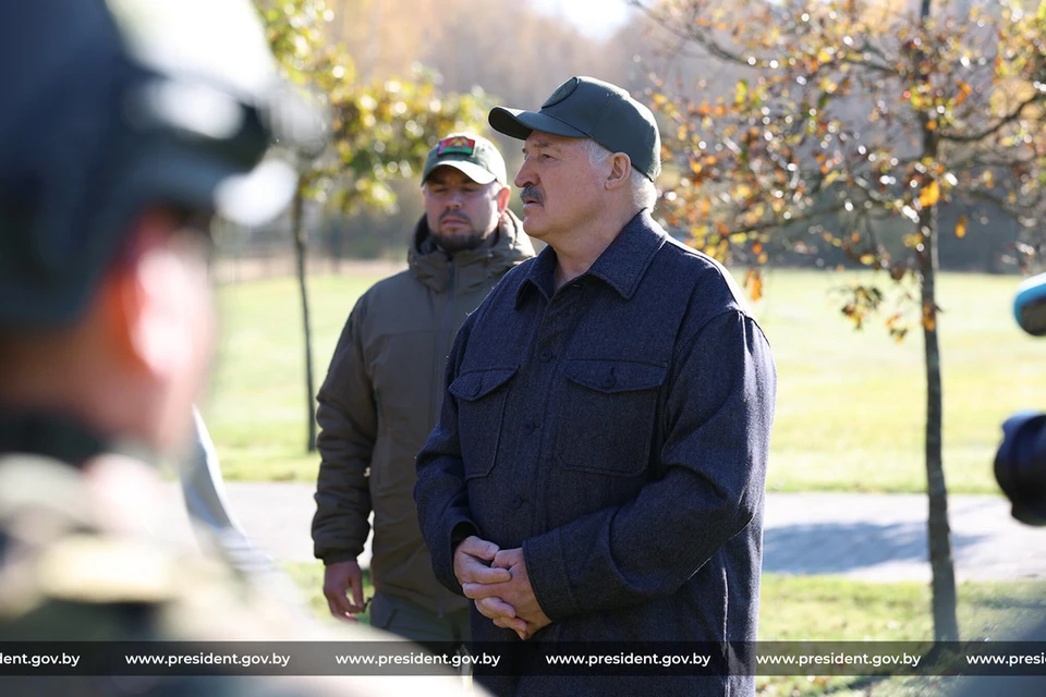 Лукашенко показал прием рукопашного боя, которому его научили в детстве. Фото: president.gov.by