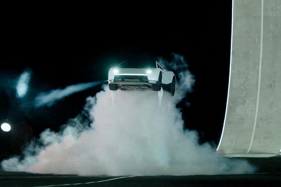 Маск заявил, что новый Roadster от Tesla будет обладать сознанием
