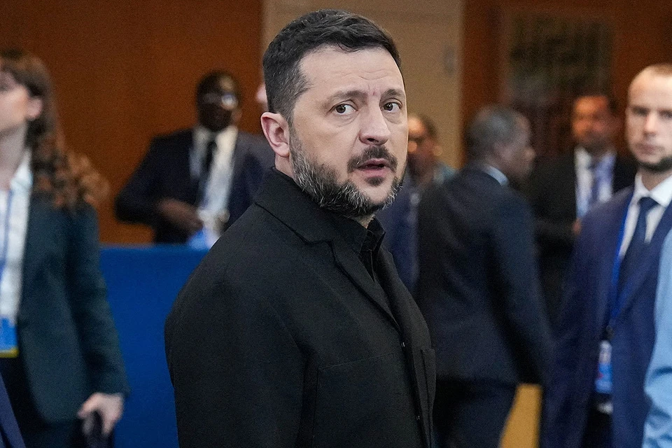 Итог семи лет правления Зеленского: долг Украины вырос в 4,5 раза, у страны остались армия, гимн и 35-летний график платежей. Денег на школы уже нет.