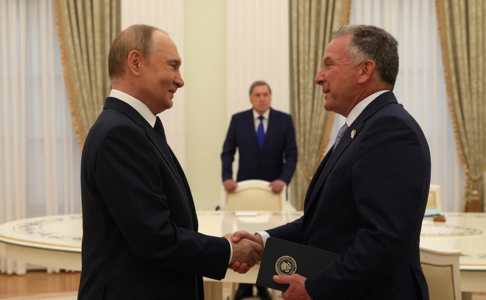 Путин на встрече с Уиткоффом поинтересовался результатами переговоров в Норвегии. Фото: Kremlin Pool/GLOBAL LOOK PRESS
