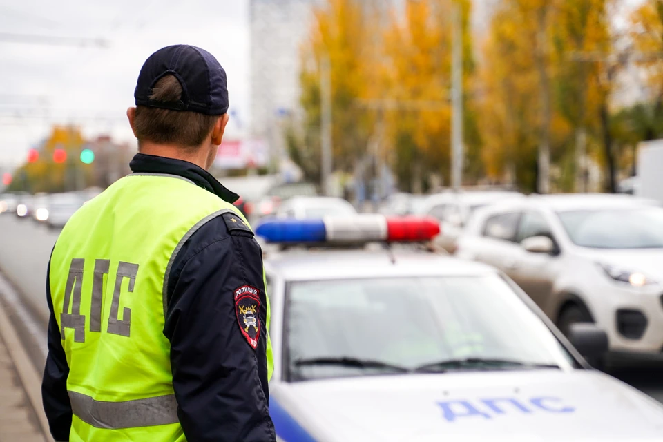 На ульяновской трассе автомобиль съехал в кювет и перевернулся