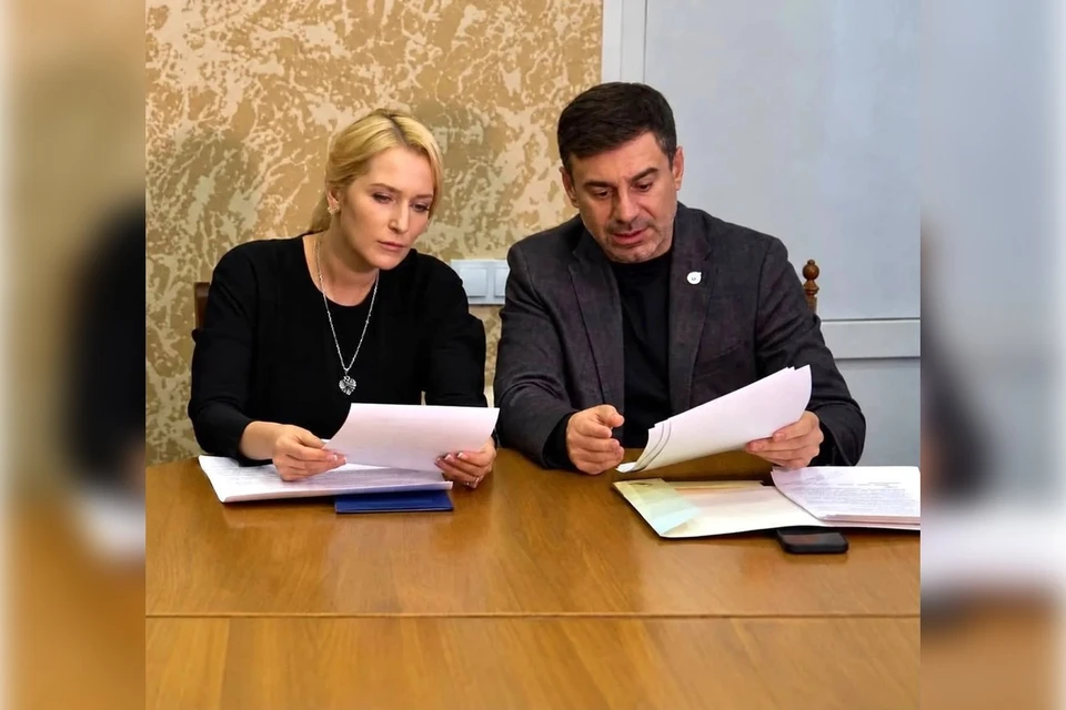 Российский и украинский омбудсмены обсуждают условия помощи жителям Алешек. Фото: Яна Лантратова /МАХ