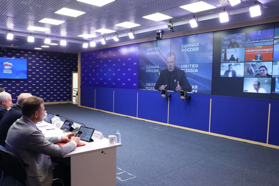 Дмитрий Медведев провел 26 октября заседание Постоянного комитета Движения «За свободу наций!». Фото: ER.RU.