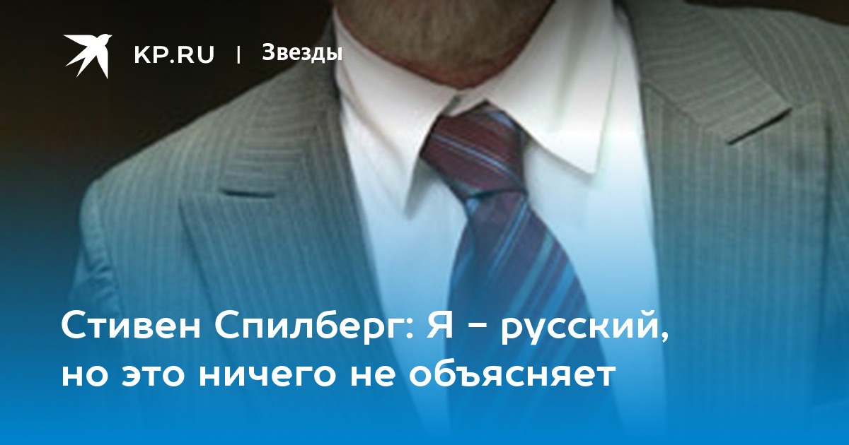 Полные лесбиянки держатся за руки и танцуют на вершине холма на открытом воздухе | Премиум Фото