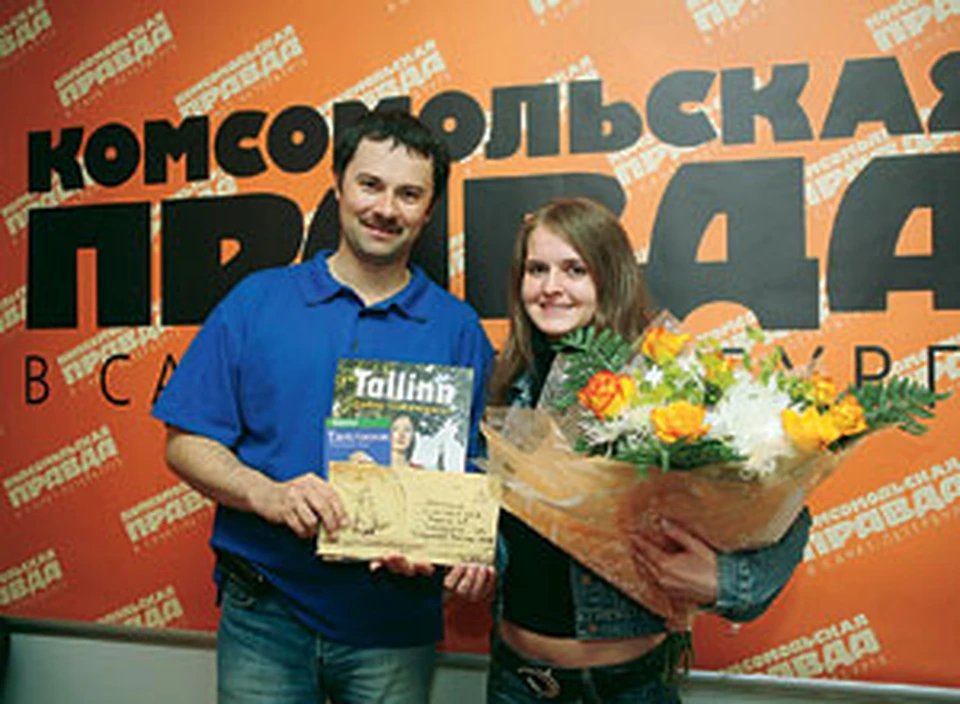 Андрей Волков вручил победительнице путевку в Таллин