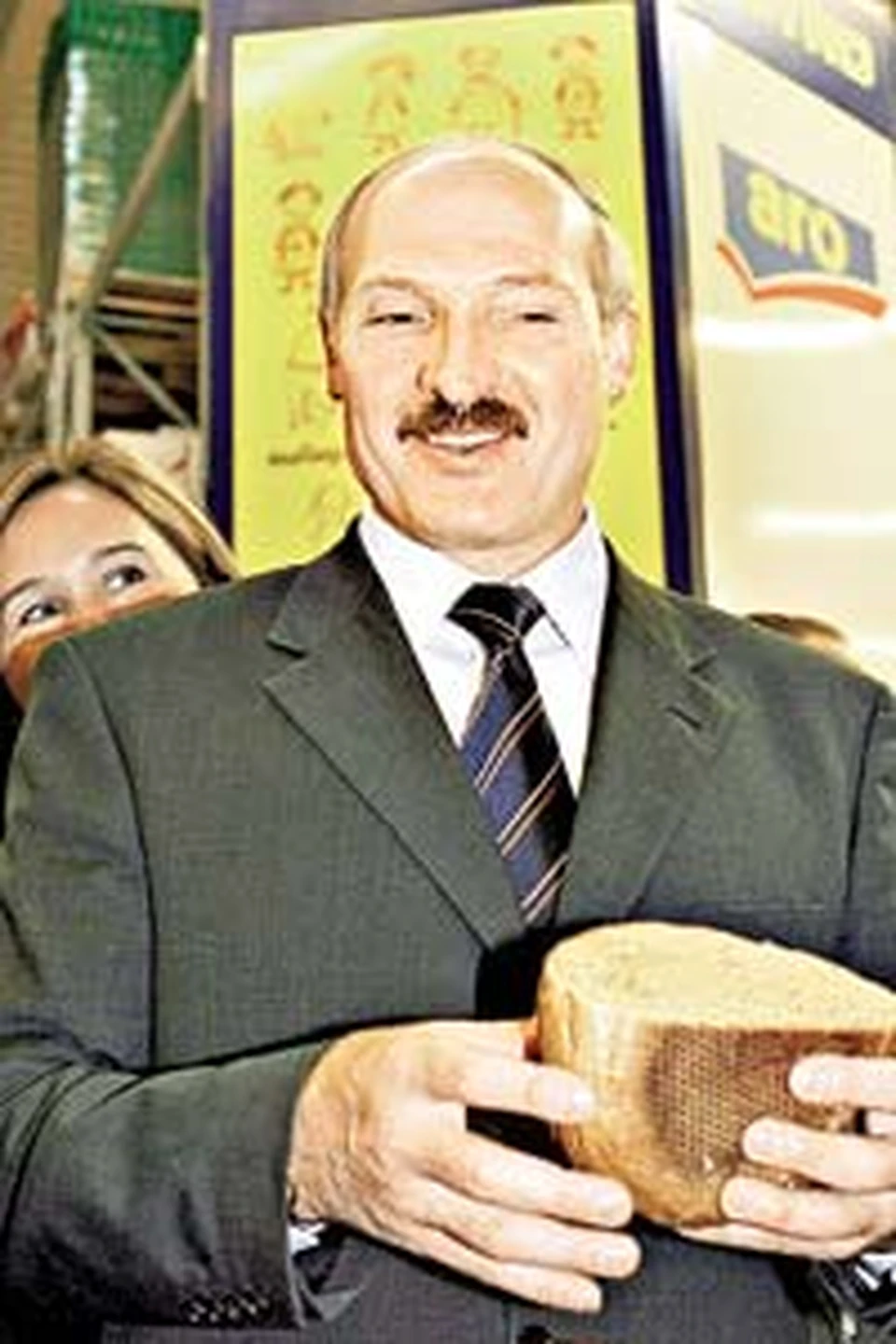 Александр Григорьевич знает: пока он у власти, у белорусов будет все - и картошка, и хлеб...