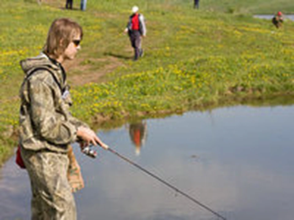 Платная рыбалка береговой. Платная рыбалка. Рыбалка в Сосновке Новокузнецк. Клевые Озерки платная рыбалка. Картинки где можно порыбачить в Кузбассе.
