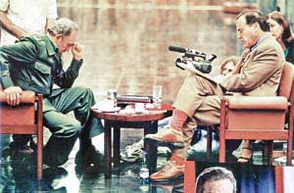 Постановщик «Взвода» и «Прирожденных убийц» снимает о кубинском лидере уже вторую картину. В первой - «Команданте» - непобедимый Фидель представал в образе несгибаемого мечтателя Дон Кихота.