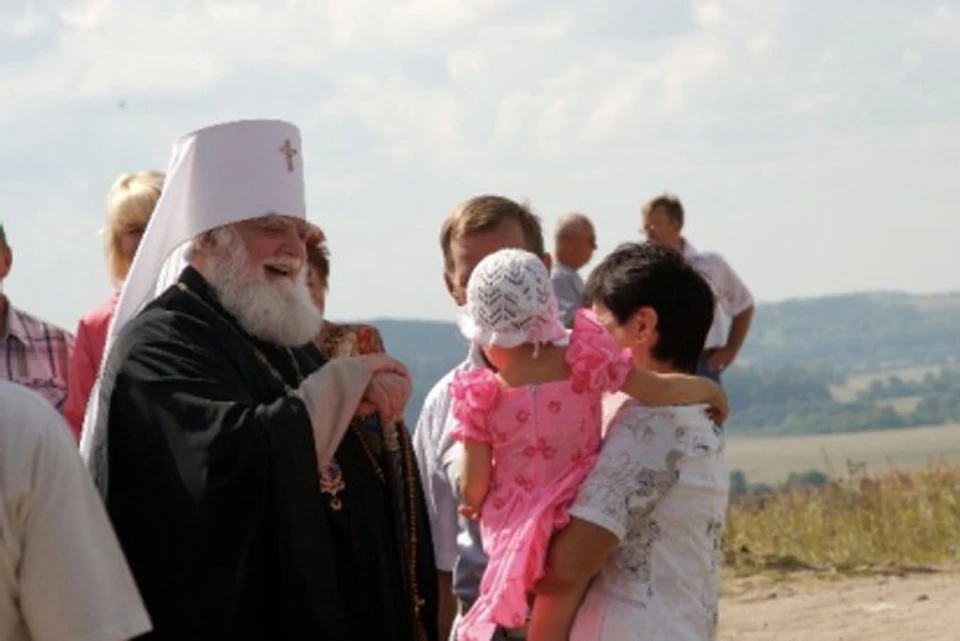 При жизни Владыка Хрисанф и подумать не мог, что за его спиной творятся такие дела.