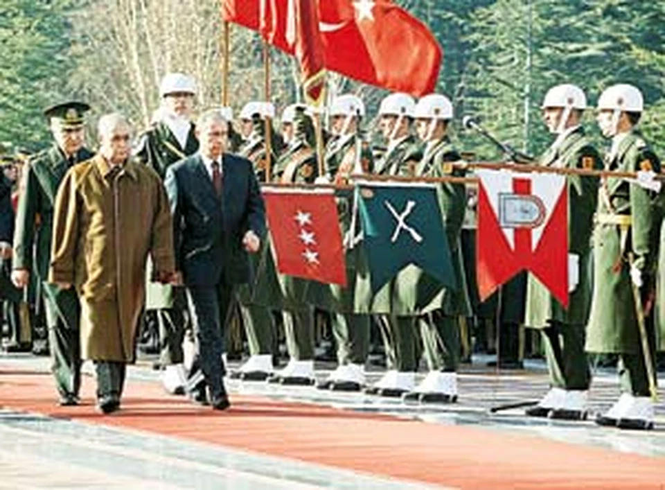 Что турецкому президенту  (на фото в пальто) холодно, то нашему - в самый раз.