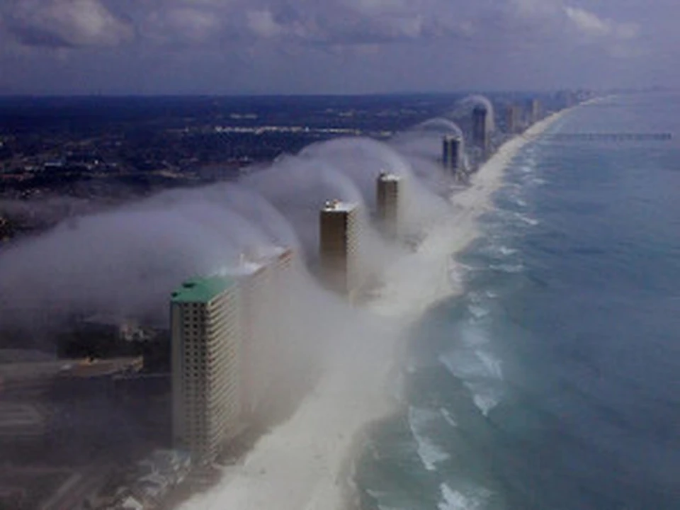 "Небесное цунами" запечатлели во Флориде
