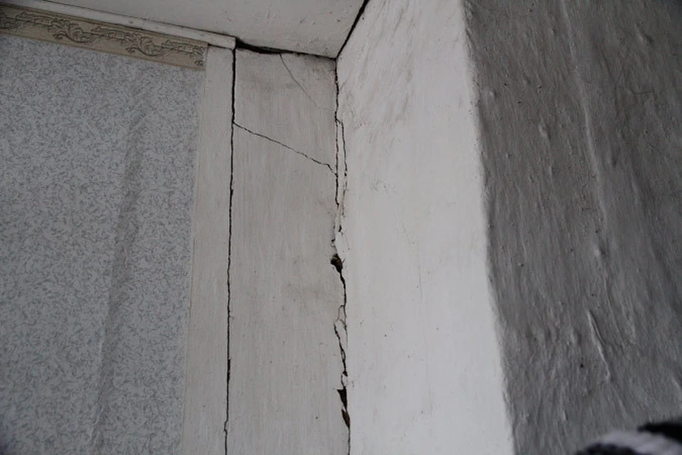 В одном из красноярских домов после землетрясения покосился пол