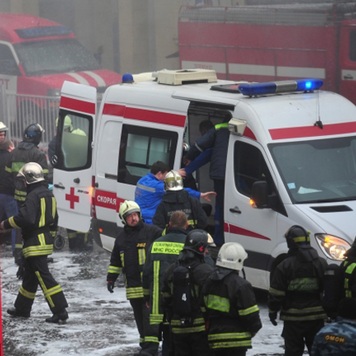 В Москве в ночном пожаре на Качаловском строительном рынке погибло 17  человек - KP.RU